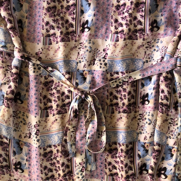 JW Woman Flirty Patterned Blouse size 0X - Picture 7 of 8